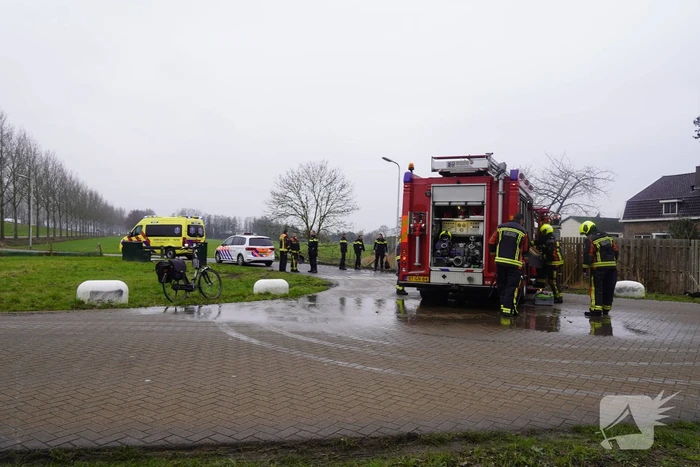 Auto belandt in sloot