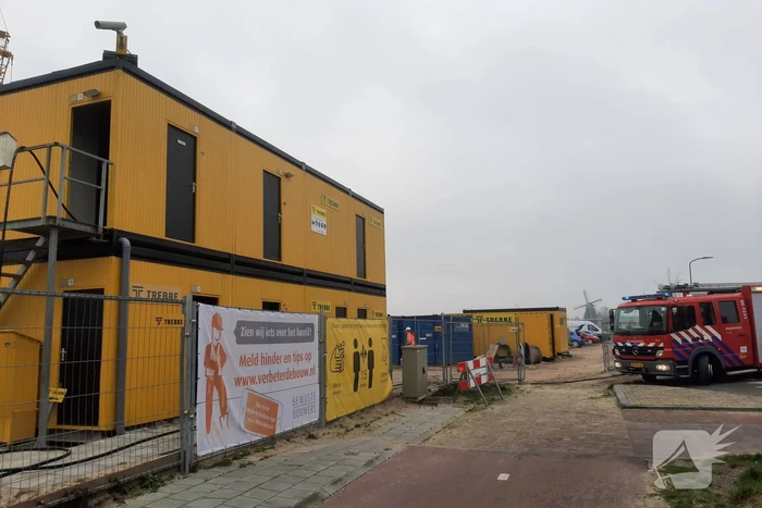 Brandweer blust brand in keet