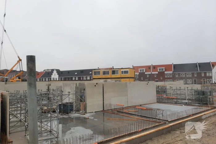 Brandweer blust brand in keet