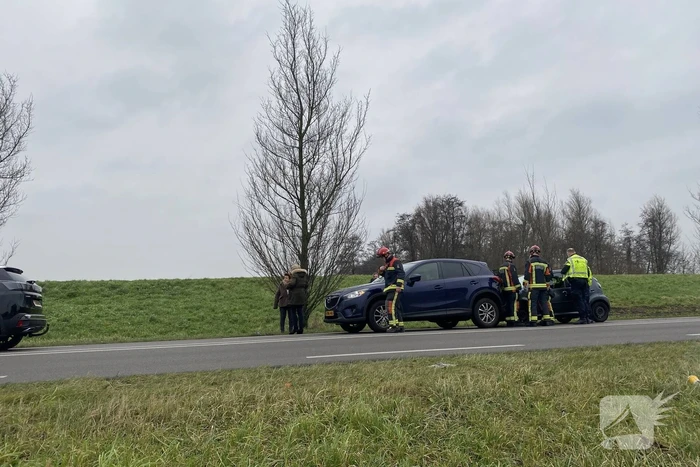 Schade na kop-staartbotsing tussen drie voertuigen