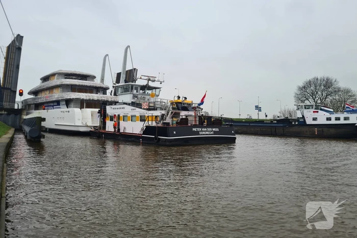 Mega jacht onderweg naar afbouw