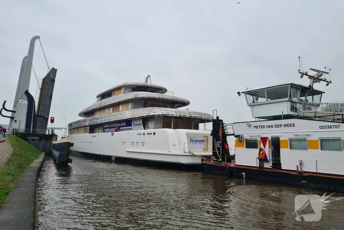 Mega jacht onderweg naar afbouw