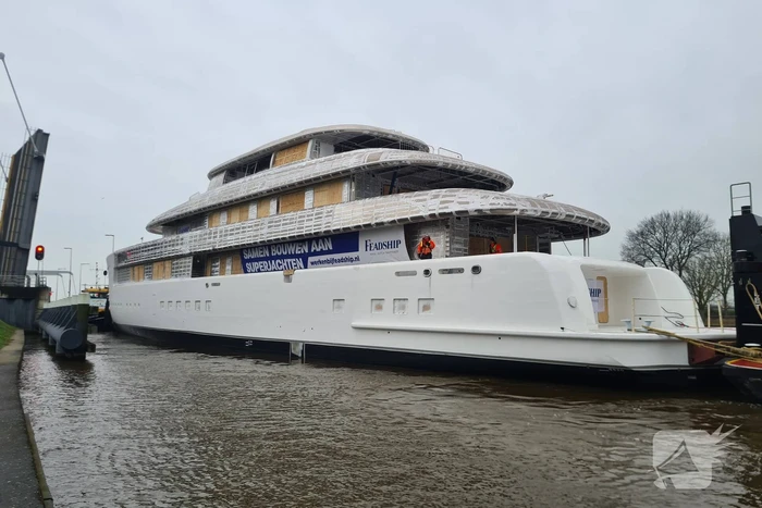 Mega jacht onderweg naar afbouw