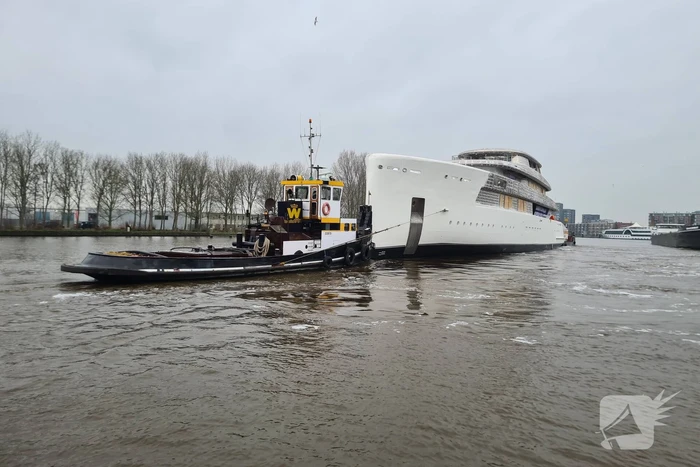Mega jacht onderweg naar afbouw