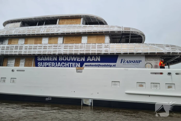 Mega jacht onderweg naar afbouw
