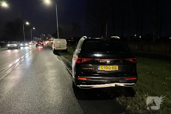 Kop-staart botsing tussen meerdere voertuigen