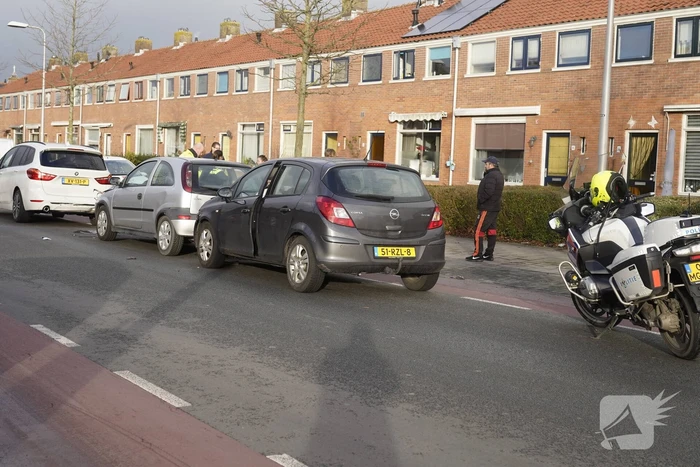 Kettingbotsing tussen drie voertuigen