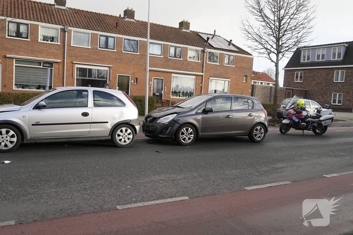 Kettingbotsing tussen drie voertuigen