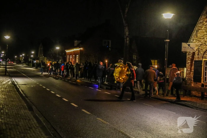 Stille lichtjes tocht door dorp