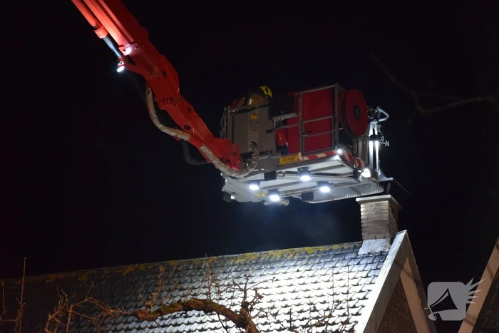 Rookontwikkeling door brand in schoorsteen