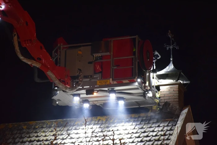 Rookontwikkeling door brand in schoorsteen