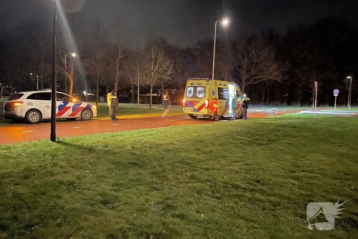 Fietser aangereden door auto, automobilist gevlucht