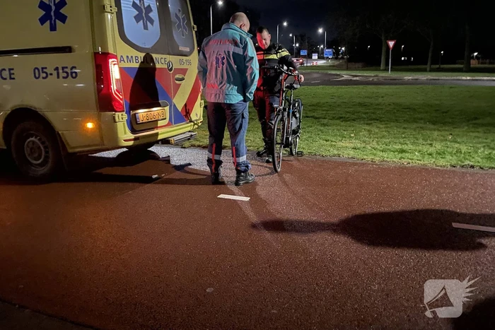 Fietser aangereden door auto, automobilist gevlucht