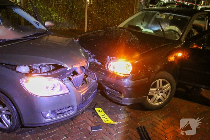 Automobilist crasht en vlucht na achtervolging