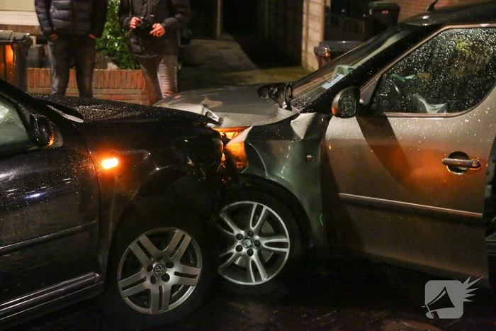 Automobilist crasht en vlucht na achtervolging