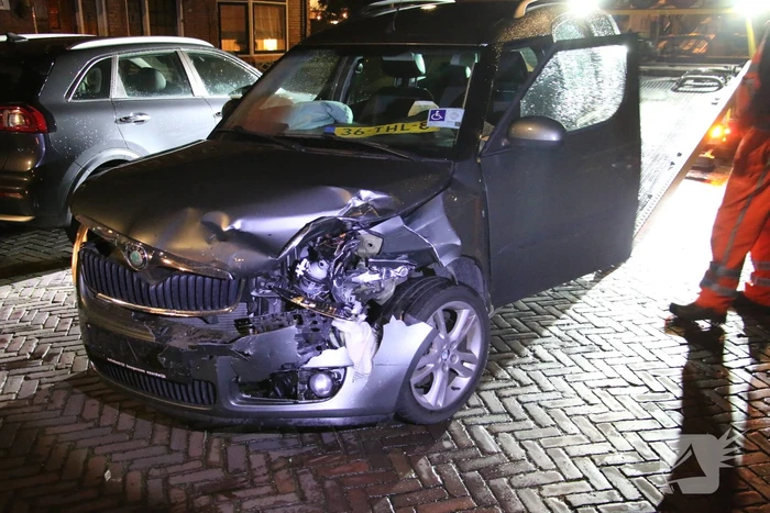 Automobilist crasht en vlucht na achtervolging
