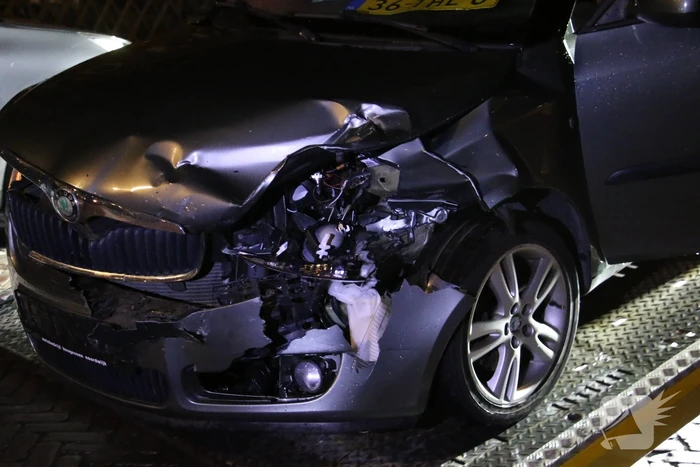 Automobilist crasht en vlucht na achtervolging
