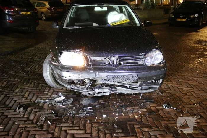 Automobilist crasht en vlucht na achtervolging
