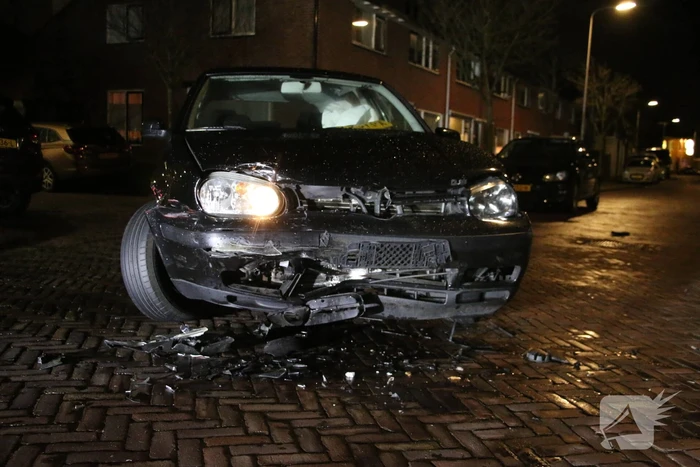 Automobilist crasht en vlucht na achtervolging