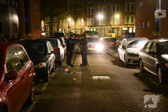 Politie onderzoekt schietpartij bij woning