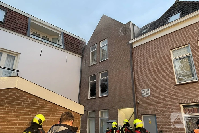 Veel rook bij brand in portiekwoning