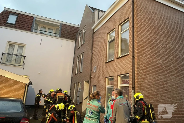 Veel rook bij brand in portiekwoning