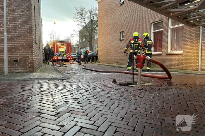 Veel rook bij brand in portiekwoning