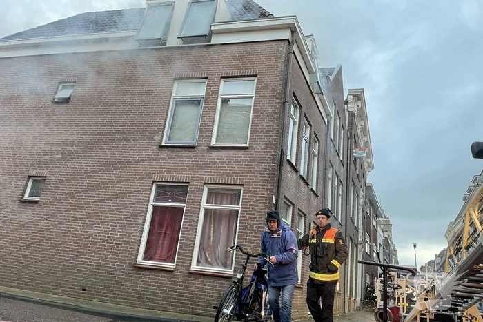 Veel rook bij brand in portiekwoning