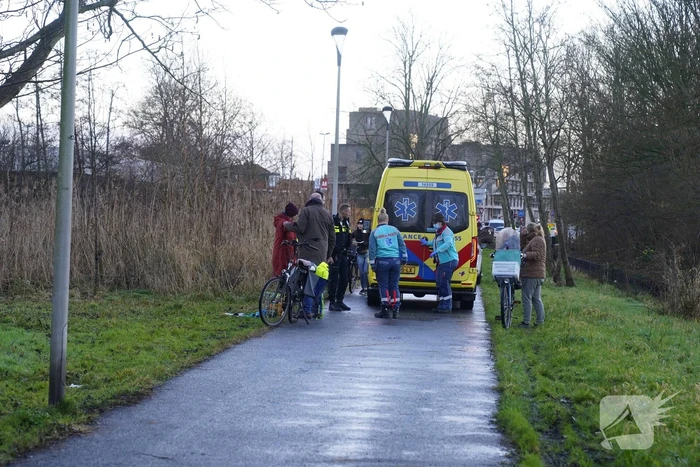 Fietser gaan hard onderuit op glad fietspad