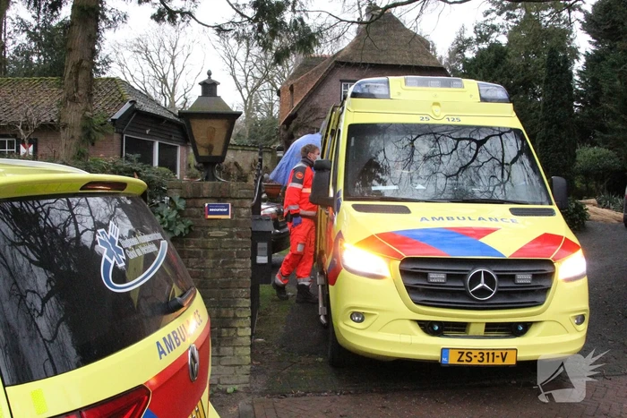 Persoon ernstig gewond na val