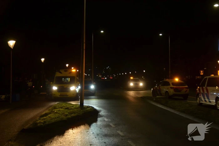 Aanrijding tussen bezorgscooter en auto
