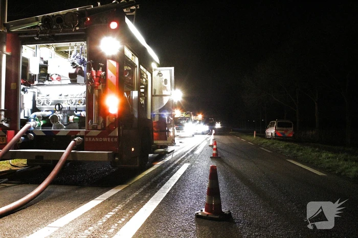Automobilist overleden na botsing tegen boom