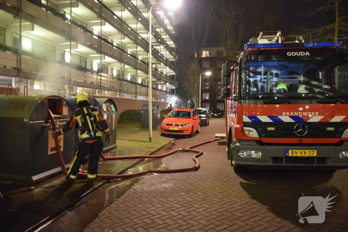 Flinke rookontwikkeling door brand in containers