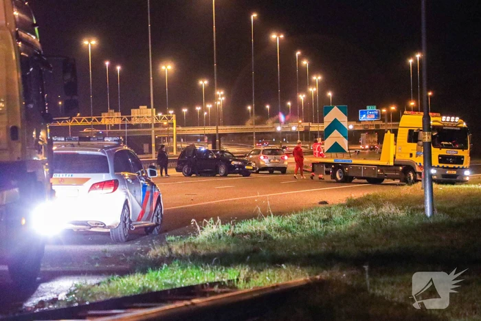 Afrit afgesloten door ongeval tussen meerdere voertuigen