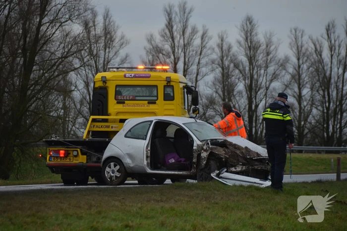 Gestolen auto crasht in sloot