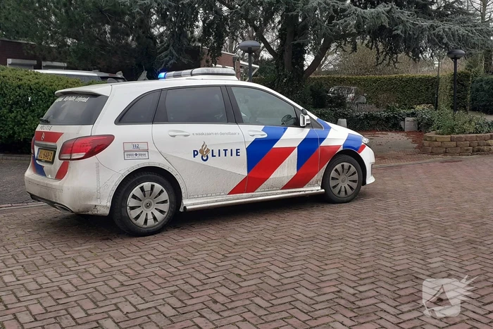 Traumahelikopter landt langs drukke weg