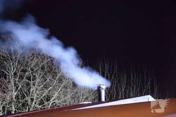 Schoorsteenbrand zorgt voor forse rookontwikkeling