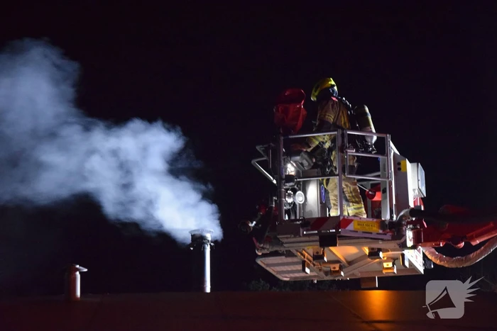 Schoorsteenbrand zorgt voor forse rookontwikkeling