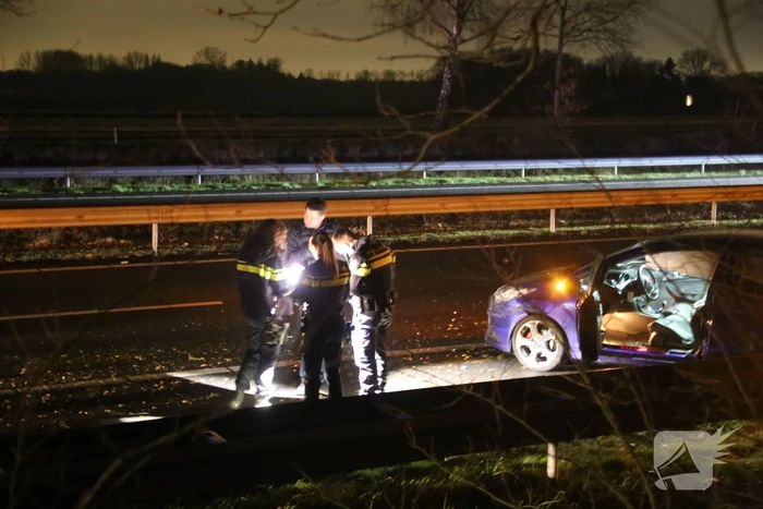 Veel schade na botsing met twee auto's
