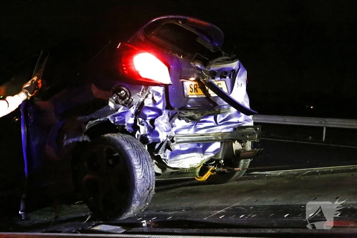 Veel schade na botsing met twee auto's