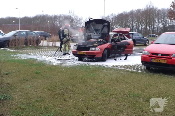 Auto verwoest door brand