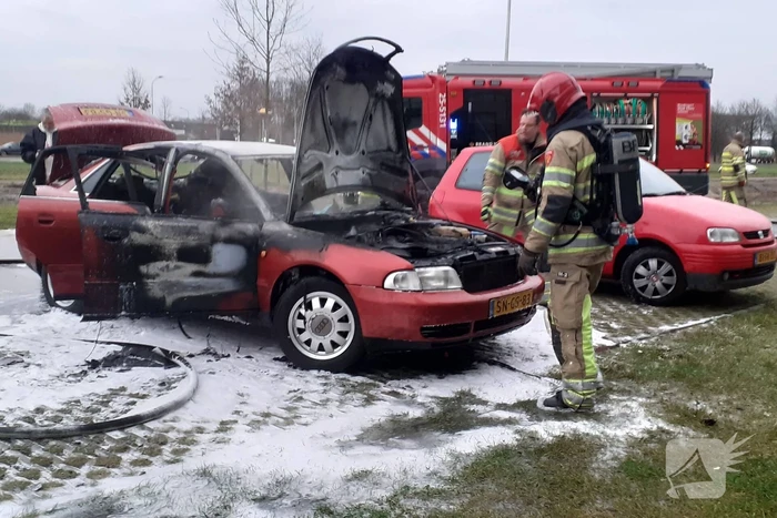 Auto verwoest door brand