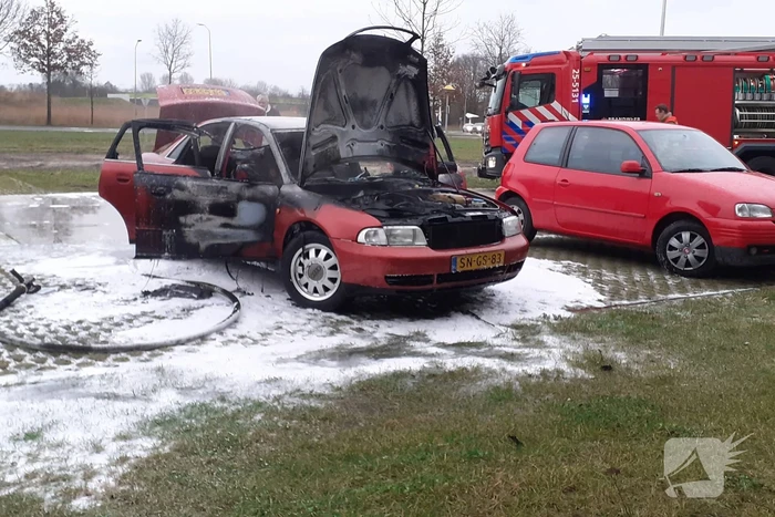 Auto verwoest door brand
