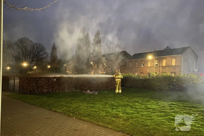 Handhaving blust brand in hoop afval