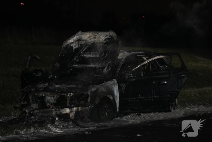 Auto verwoest door brand