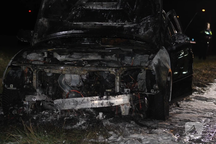 Auto verwoest door brand