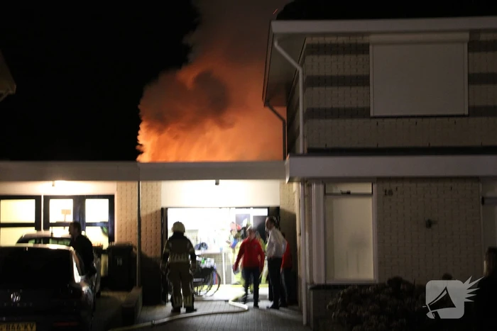 Flinke rookontwikkeling door brand in schuur