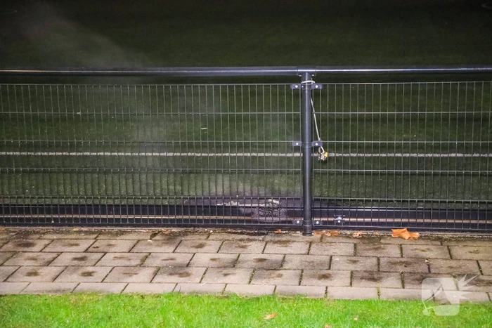 Schade na brand in container bij voetbalvereniging