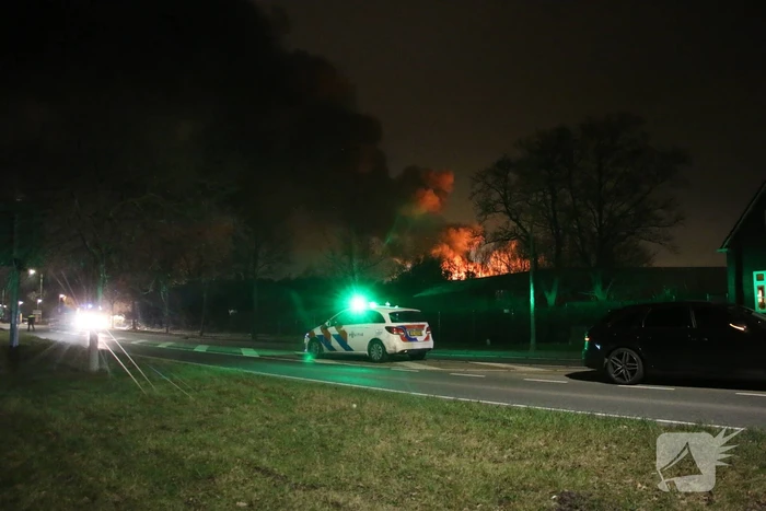 Grote uitslaande brand in bedrijfspand