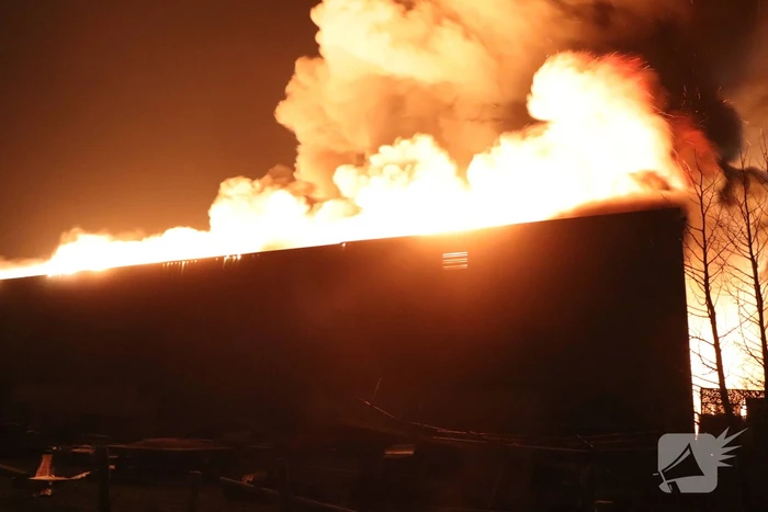Grote uitslaande brand in bedrijfspand
